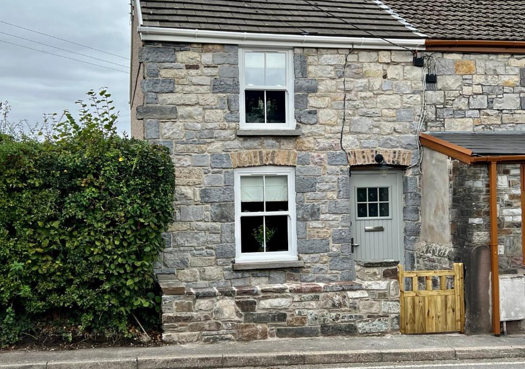 Penderyn House | Penderyn Cottage Waterfall Country Brecon Beacons
