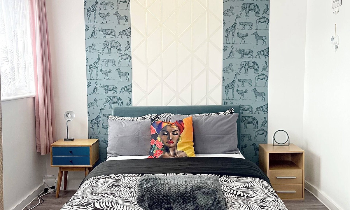 Havering Park Apartment | Penn Gardens - Flat 2