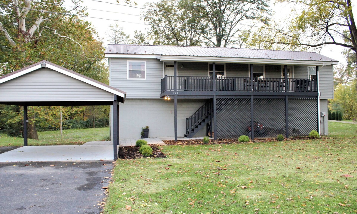 Selinsgrove House | Pennside GetawaynnFirepit, Creek Access