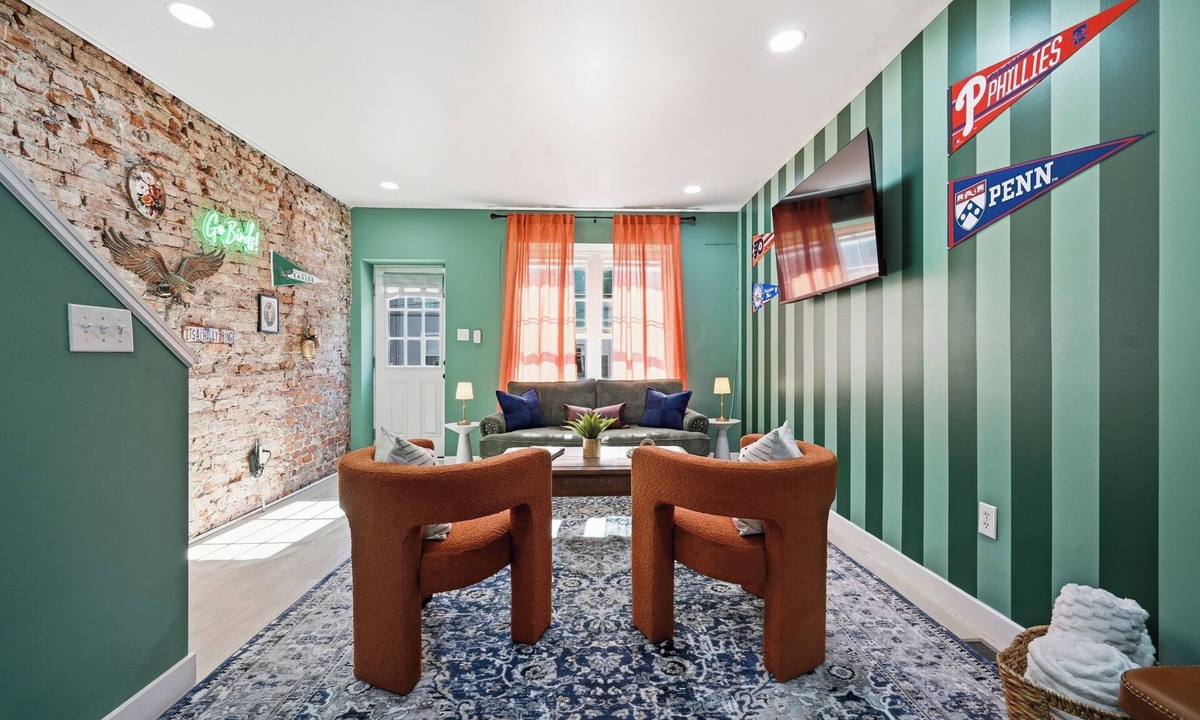 Point Breeze House | PennU Grill Fire Pit Pool Table Pac Man
