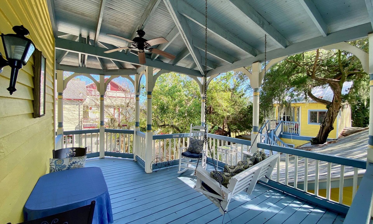 Downtown Historic District Bed & Breakfast | Penny Farthing Inn