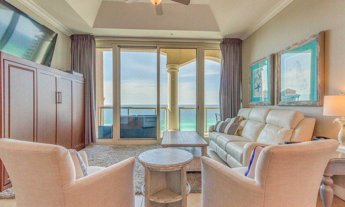 Pensacola Beach Apartment | Pensacola Beach Penthouse w/View + Pool Access!