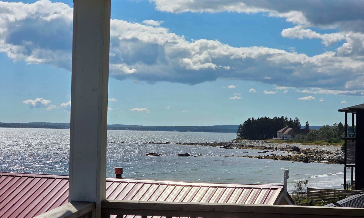 Hunts Point Apartment | Pent House at Hunts Point Beach Cottages