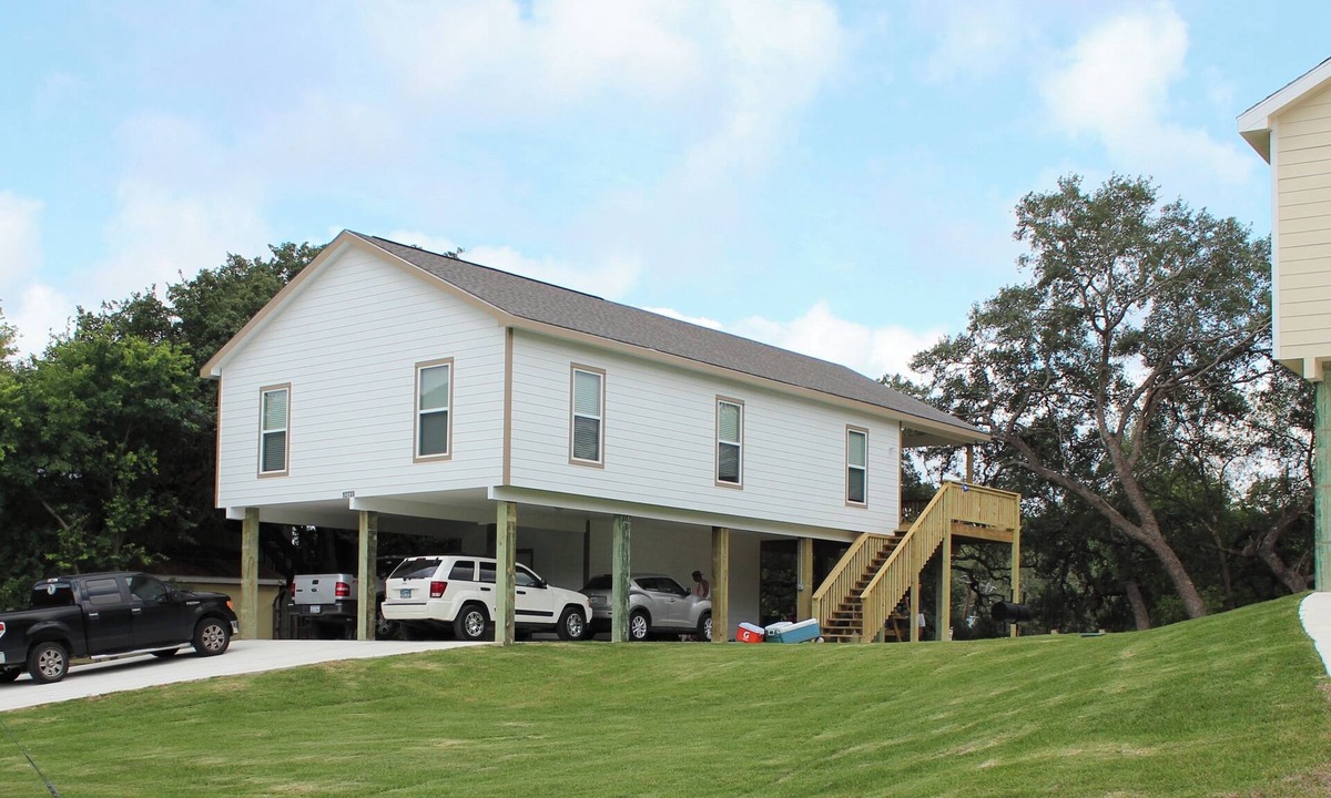 New Braunfels House | 'Penthouse' #1- right on the water, with direct private river access.