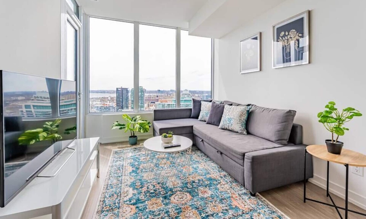King West Village Condo | Penthouse 2BR-2Bath, Lake View