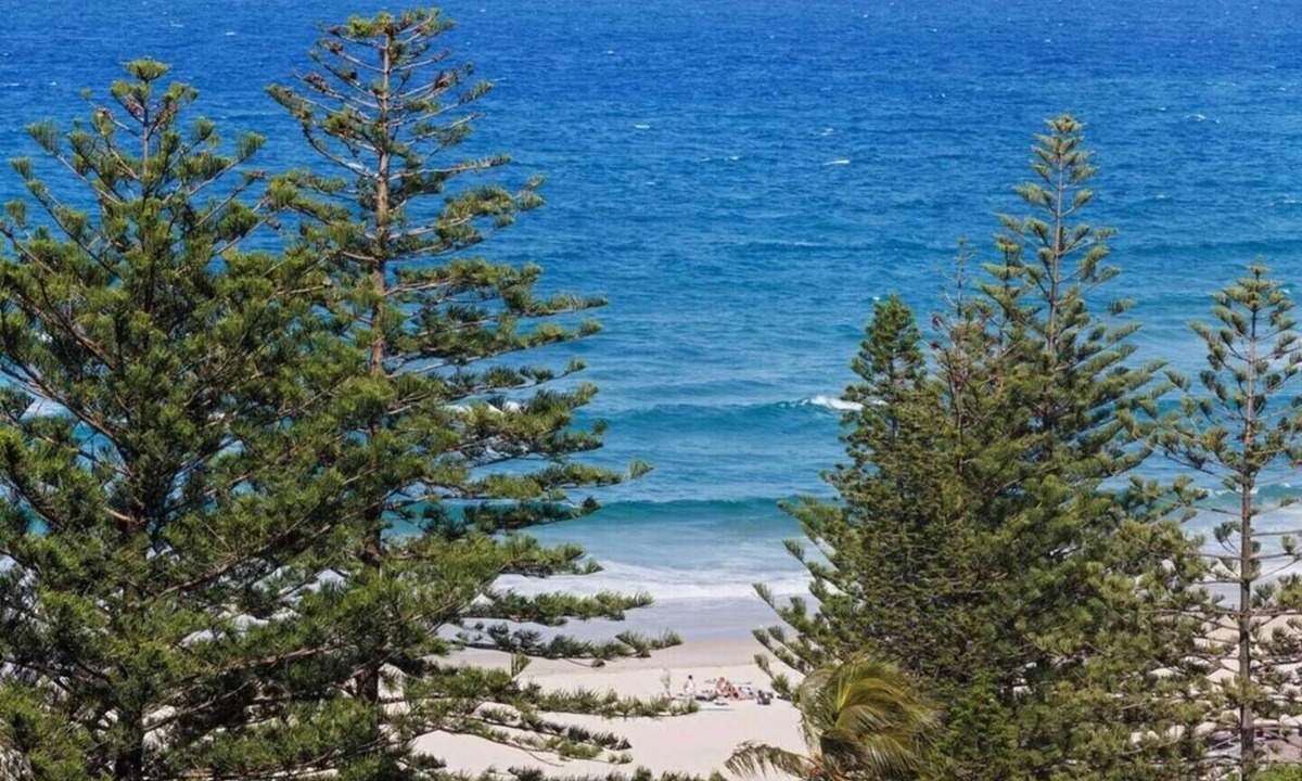 Burleigh Heads Apartment | PENTHOUSE BURLEIGH HEADS