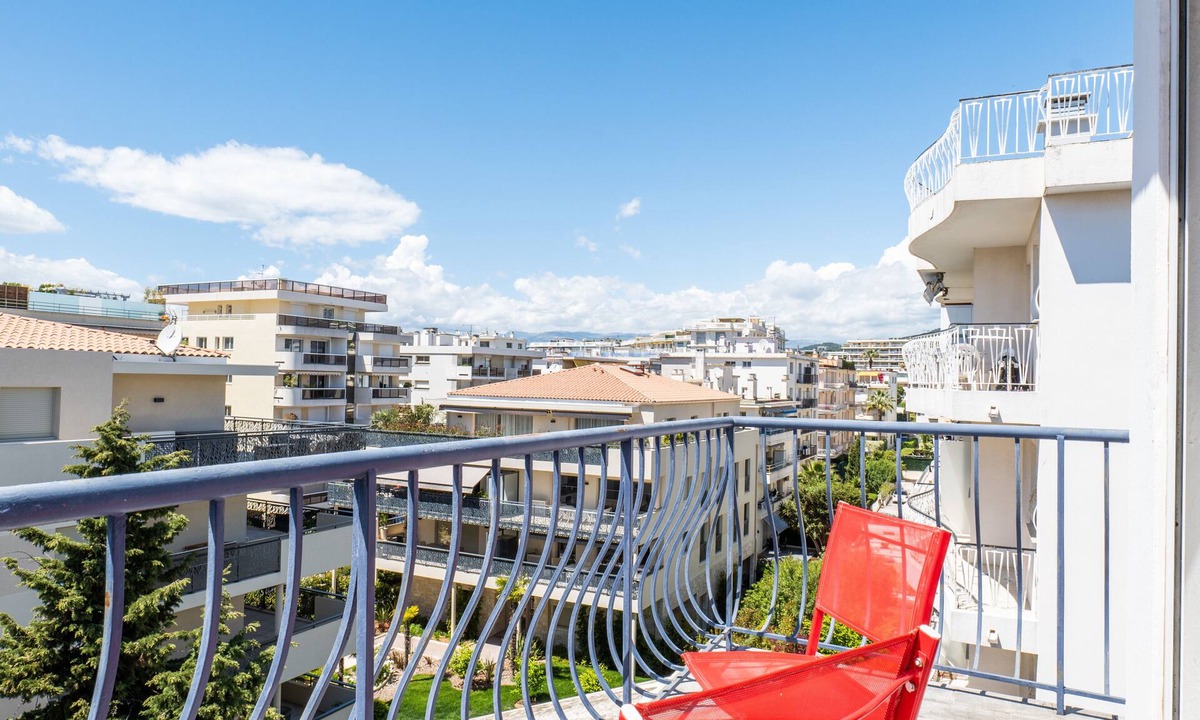 Pointe Croisette Apartment | Penthouse Duplex with Rooftop Terrace