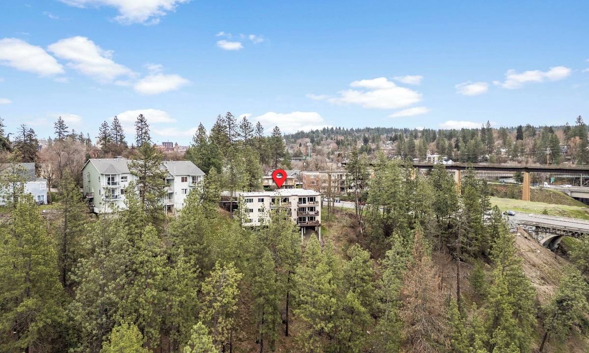 Latah Valley Condo | Penthouse in Browne’s Addition – 3BR/3BA, Views, Sauna, Two Balconies, 2,400 SF,