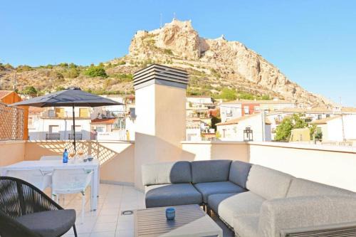 Barri Vell - Santa Creu Apartment | Penthouse in old city center by NRAS