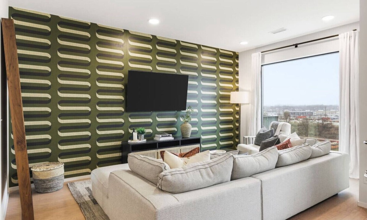 North Capitol Apartment | Penthouse River View Condo with Patio + Parking, Downtown