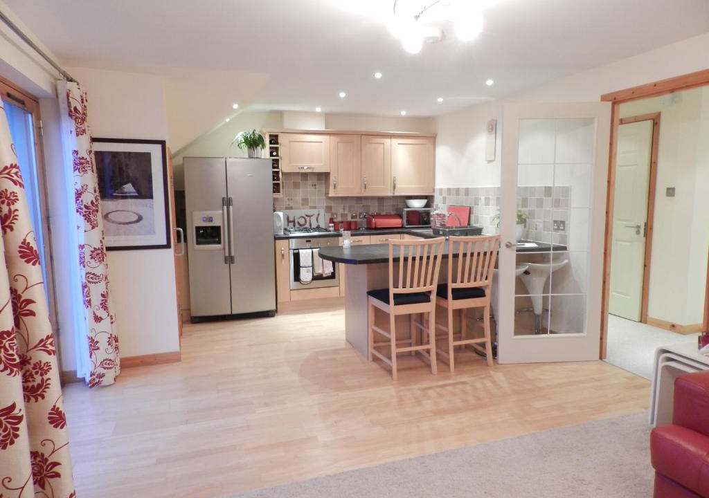 Inverness Apartment | Penthouse Riverview Apartment