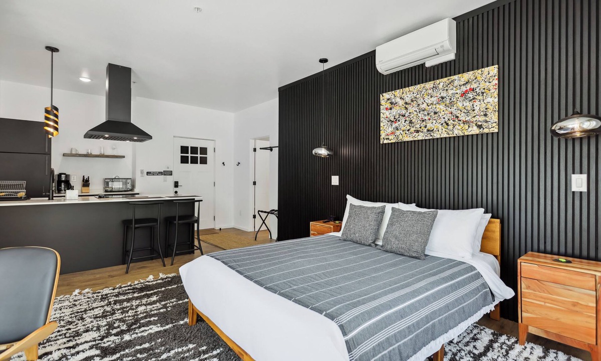 White Salmon Apartment | Penthouse studio suite, downtown White Salmon, suite 15