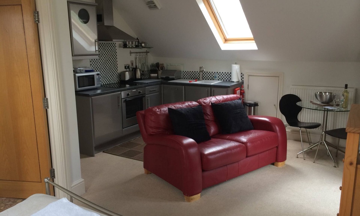 Mortehoe Apartment | Penthouse Studio @ Southover Beach, opposite Beach