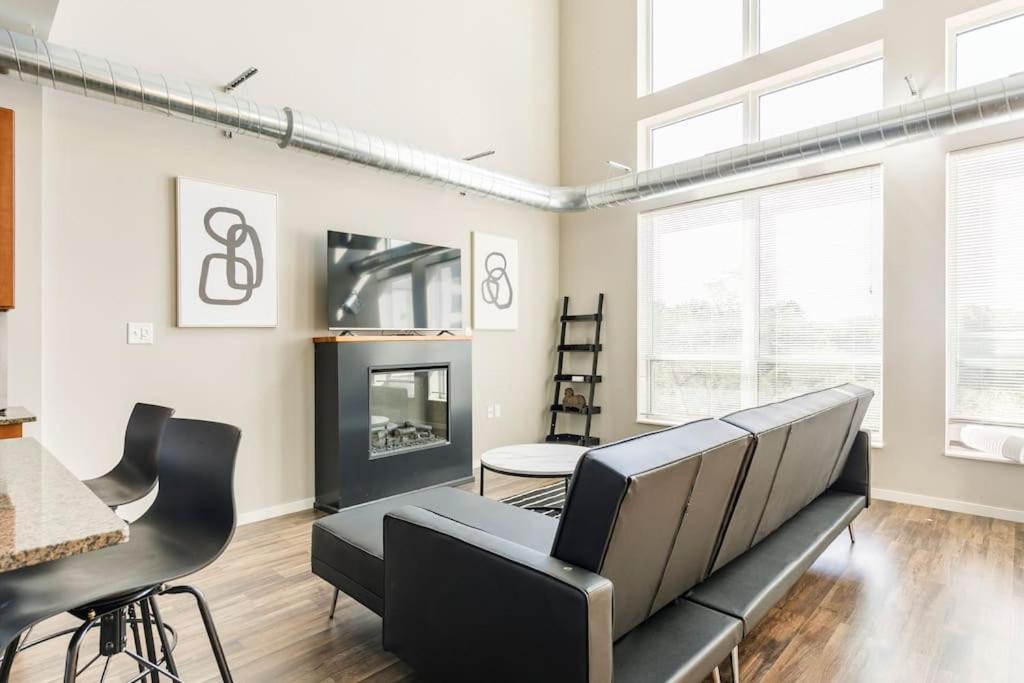 DeBaliviere Place Apartment | Penthouse Style 1bd