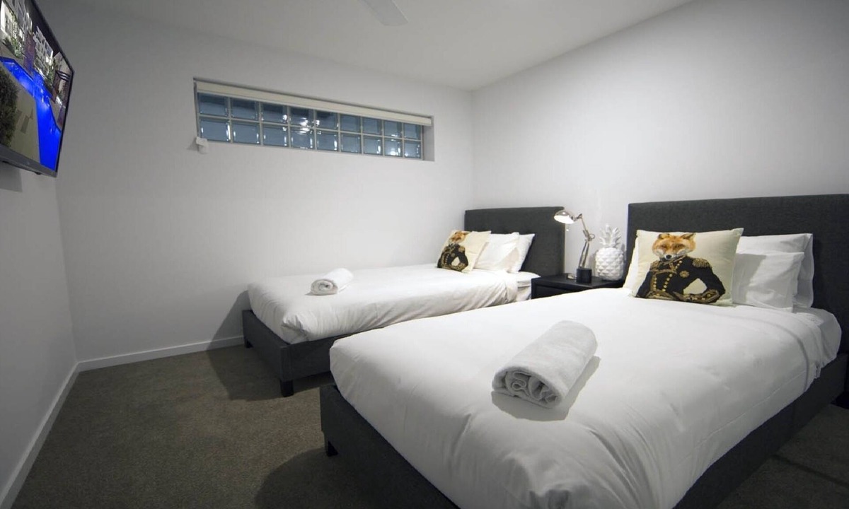 Bundall Apartment | PENTHOUSE STYLE 4 BEDROOMS!