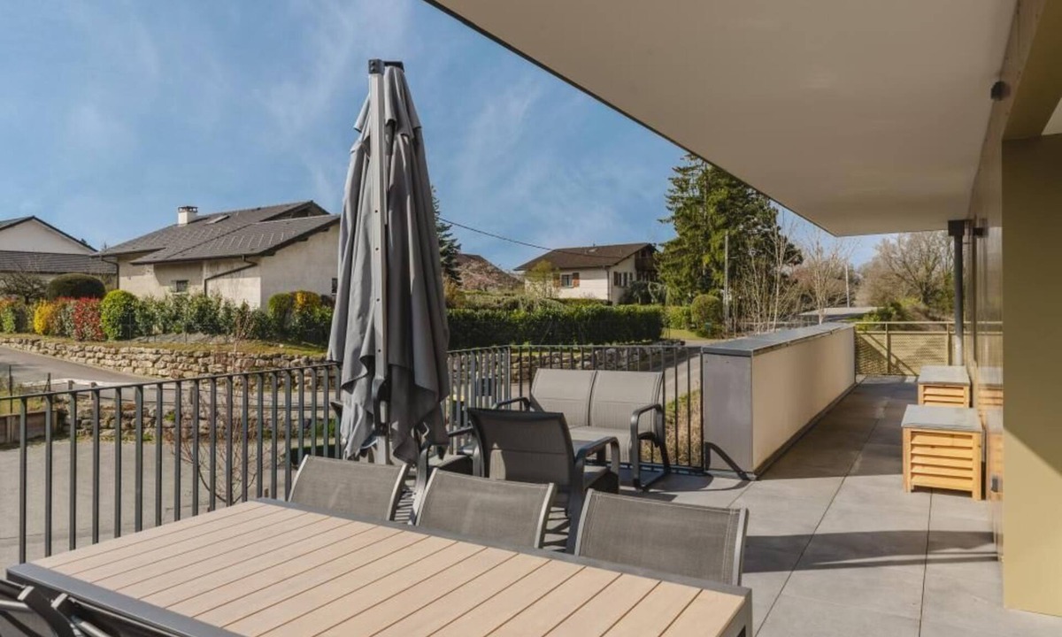 Seynod Apartment | Penthouse: Terrace & 360° View - ImmoConciergerie
