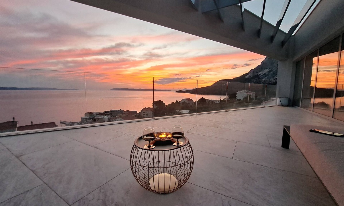 Drasnice Apartment | Penthouse villa Soll for 9 person 100m from Sea,in small place Drašnice