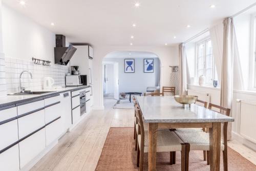 Copenhagen City Centre Apartment | Penthouse w/rooftop terrace in latin quarter