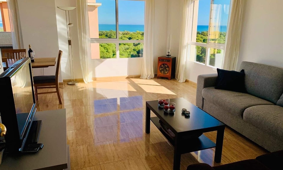 Guardamar del Segura House | Penthouse with Stunning Sea and Mountain Views, Shared Pool & Wi-Fi