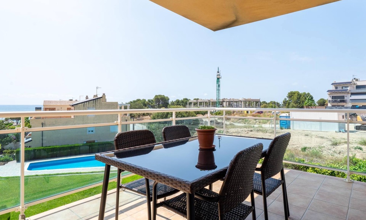 Costa Dorada Apartment | Penthouse with terrace and pool 100m beach