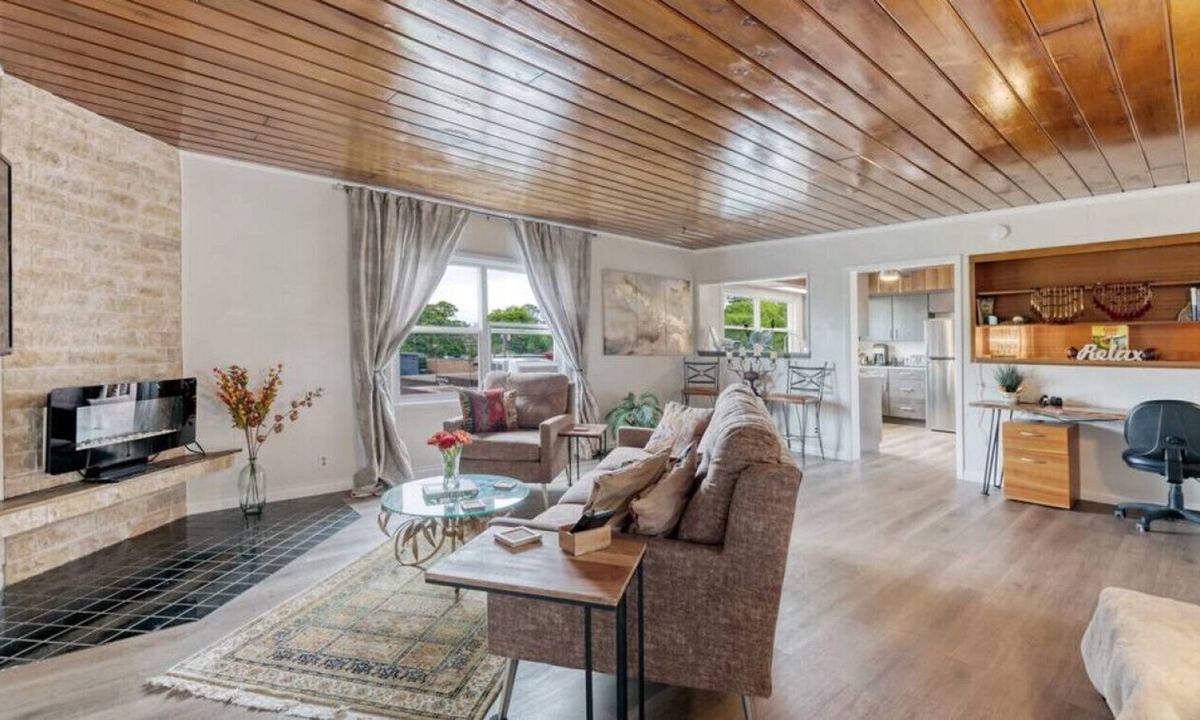 West Eugene Apartment | Penthouse with Large Private Balcony