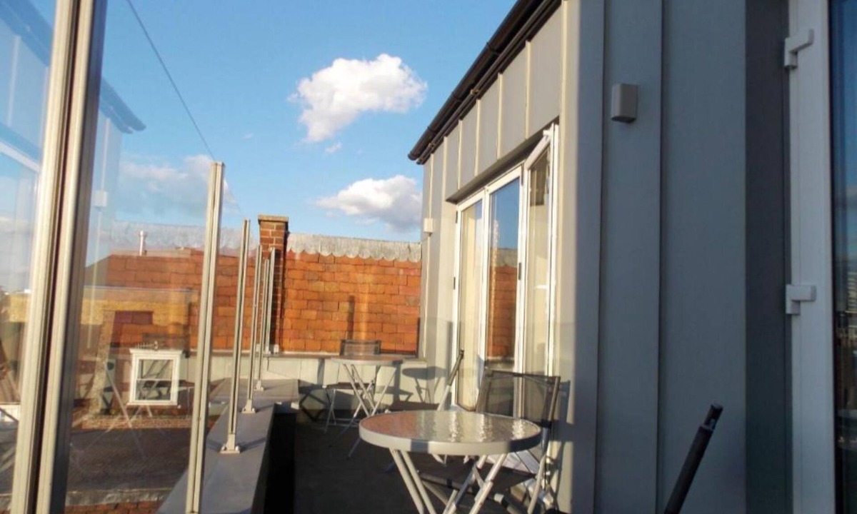 Basingstoke Apartment | Penthouse with Terrace - Basingstoke