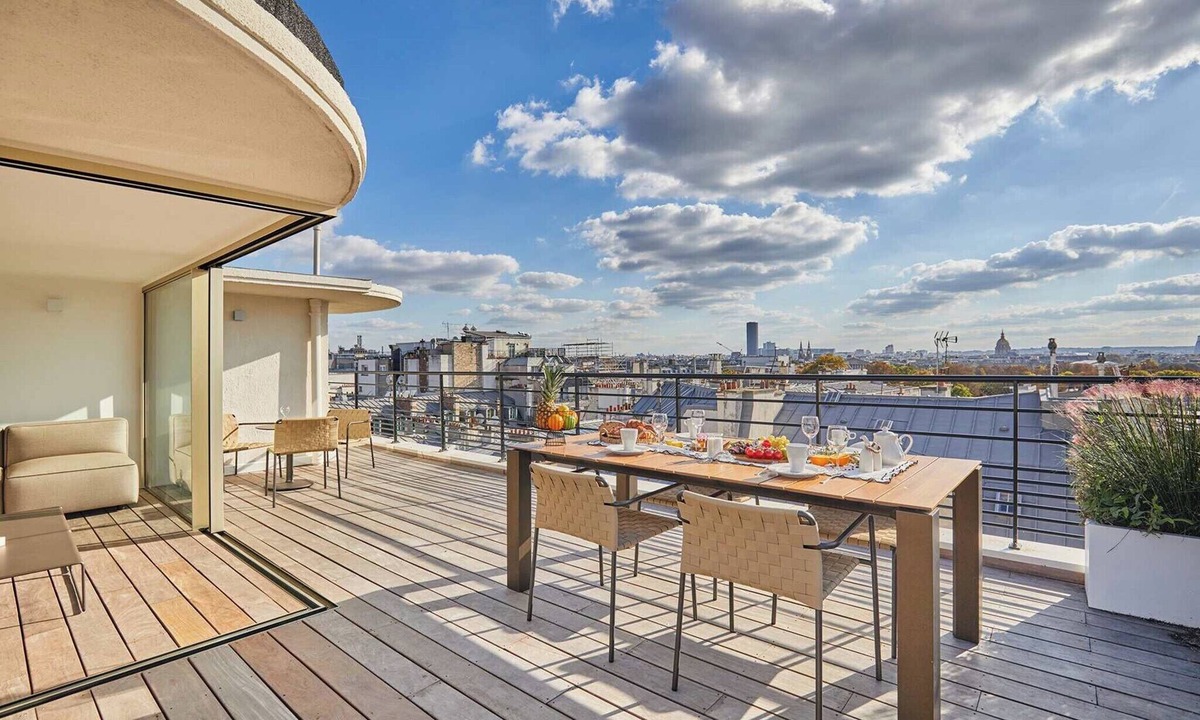 Madeleine Apartment | Penthouse with view of the Eiffel Tower-Faubourg