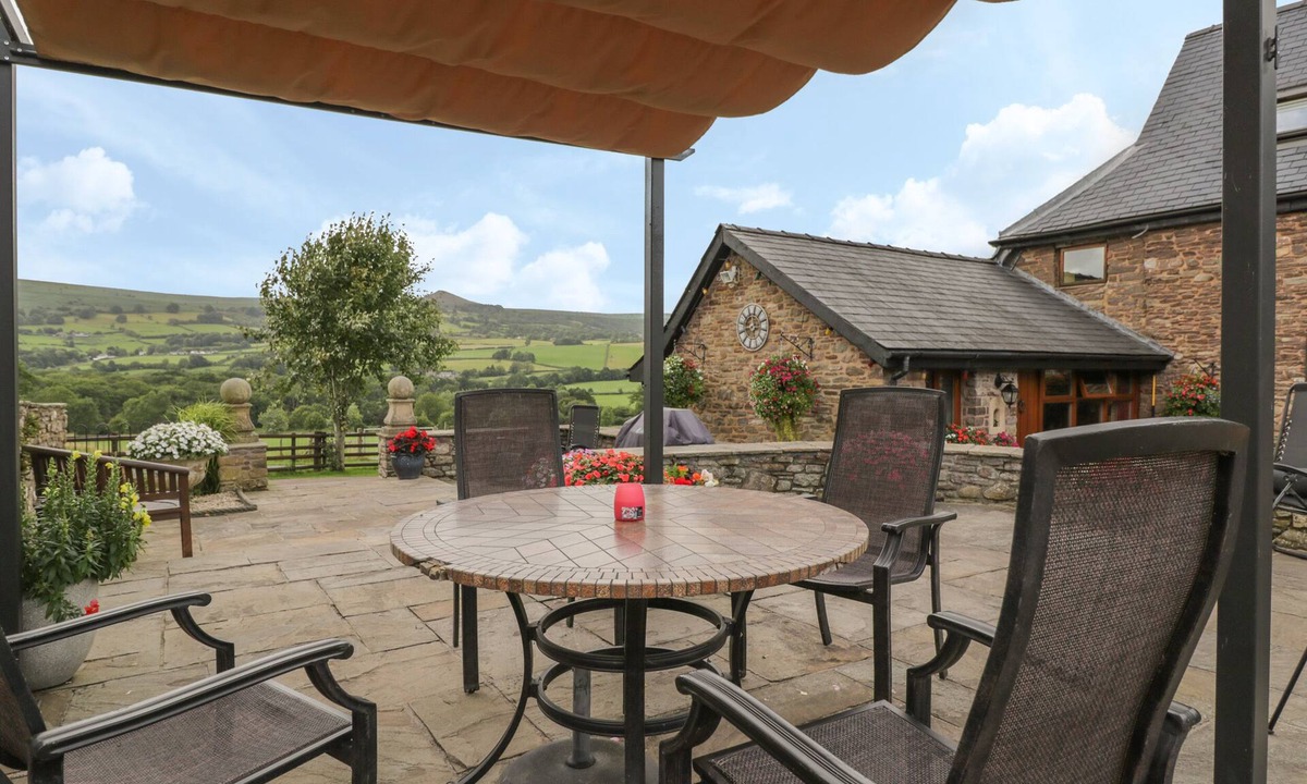 Llantilio Pertholey Cottage | Pentre Barn
