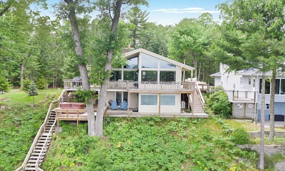 Pentwater House | Pentwater Oasis,n4-bedroom house on Pentwater Lake
