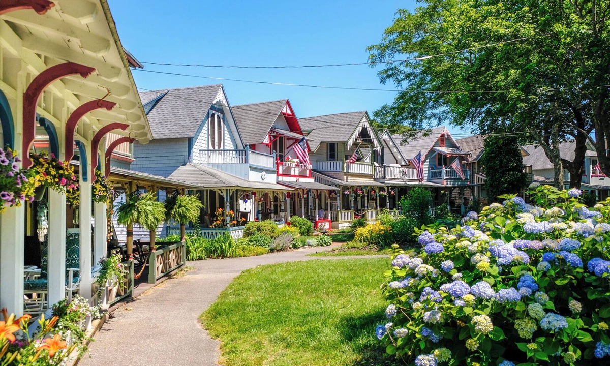 Oak Bluffs Hotel | Pequot Hotel