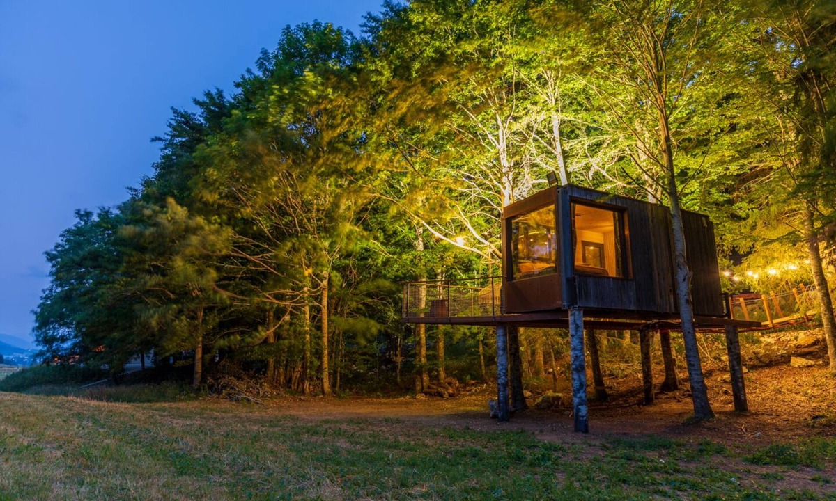 Autrans Cabin | Perched hut La Résilience, on the Vercors plateau
