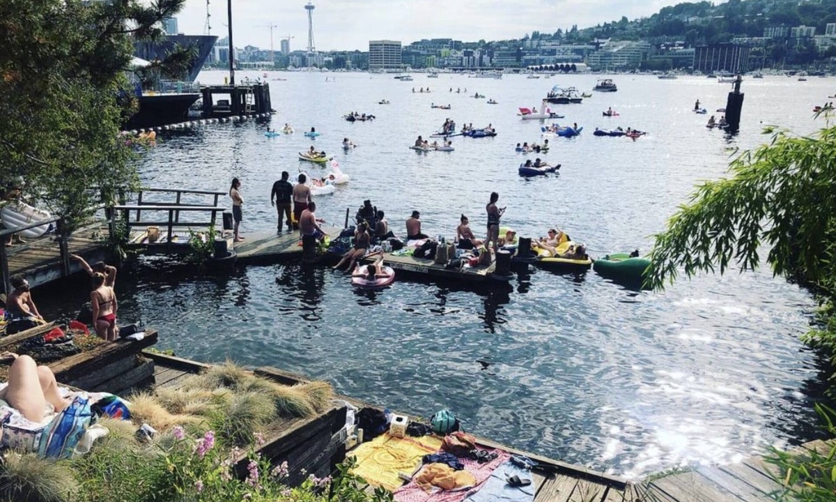 Eastlake House | Perch - Lakeview Charm: Water | Space Needle | Fireworks