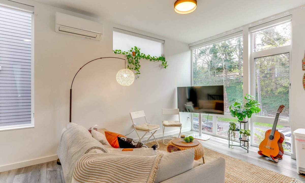 North Queen Anne House | Perch - Modern Queen Anne Retreat with Rooftop & Guitar