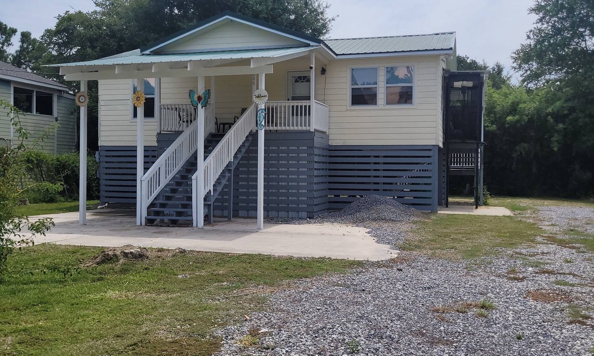 Waveland House | Perch Pad 2Br 1Ba Near Beach