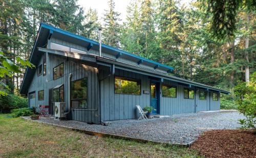 Coupeville House | Perch - Rhododendron Loft