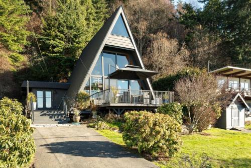 Lagoon Point House | Perch - Shorewood A Frame