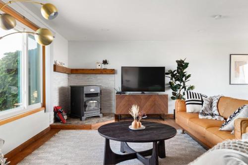 Oak Harbor House | Perch - Sierra Retreat 47