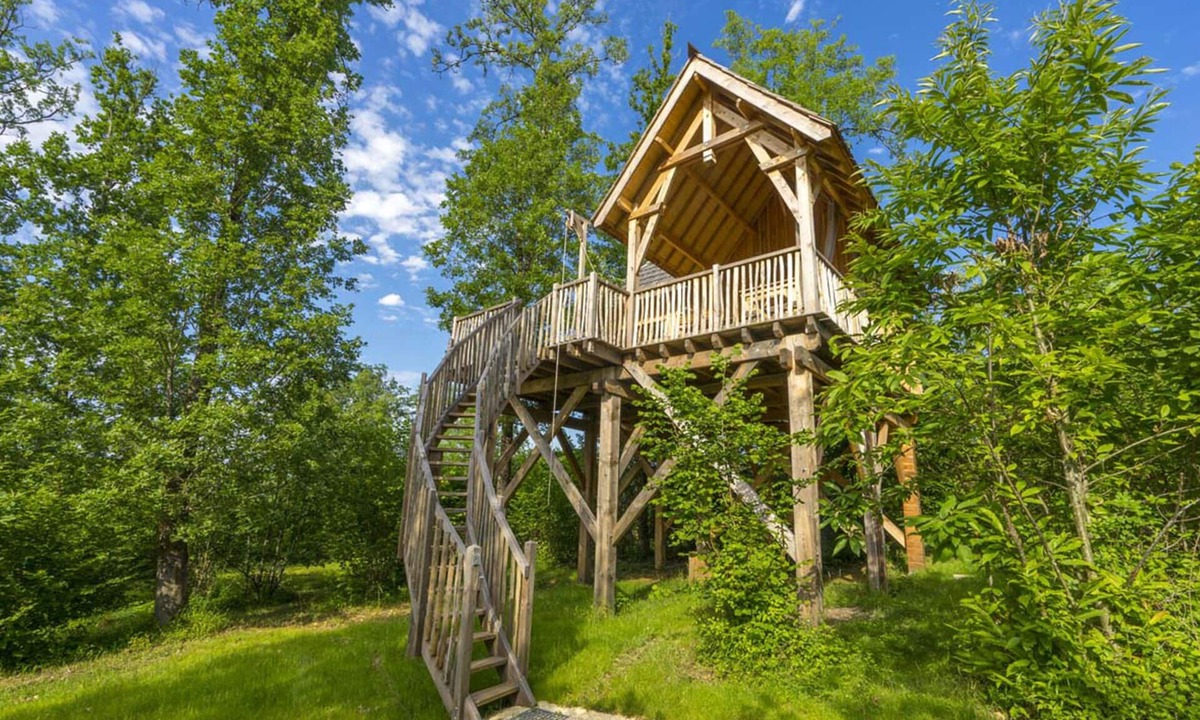 Savignac-de-Miremont Cabin | perched hut with private spa