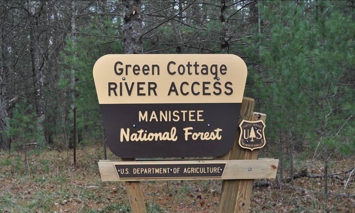 Baldwin Cabin | Pere Marquette River 'Green Cottage' -Fly's Only Section