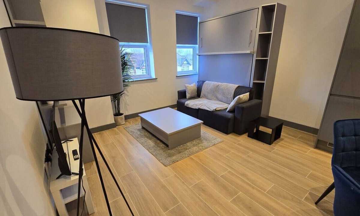 West Finchley Apartment | Perfect 1-Bed | Work & Leisure