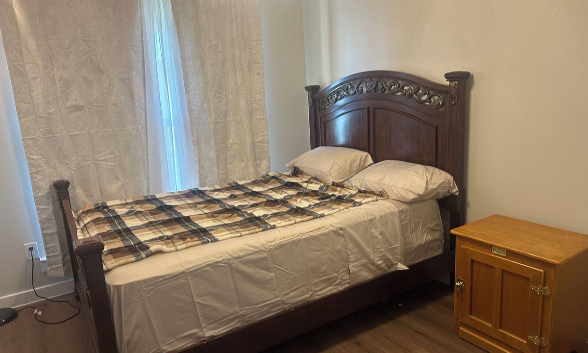 Lubbock House | Perfect 1 bedroom available in a shared house . Bathroom is shared .