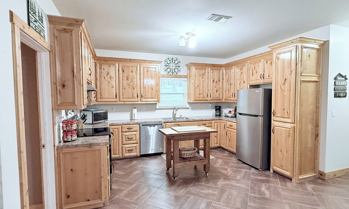 Kingston House | Perfect 2-bedroom house close to Marinas and Casinos