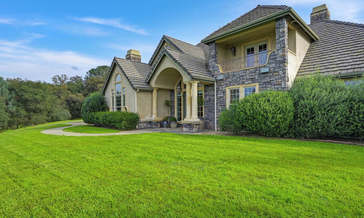 Loomis House | Perfect 4-bedroom house with pool in charming Loomis