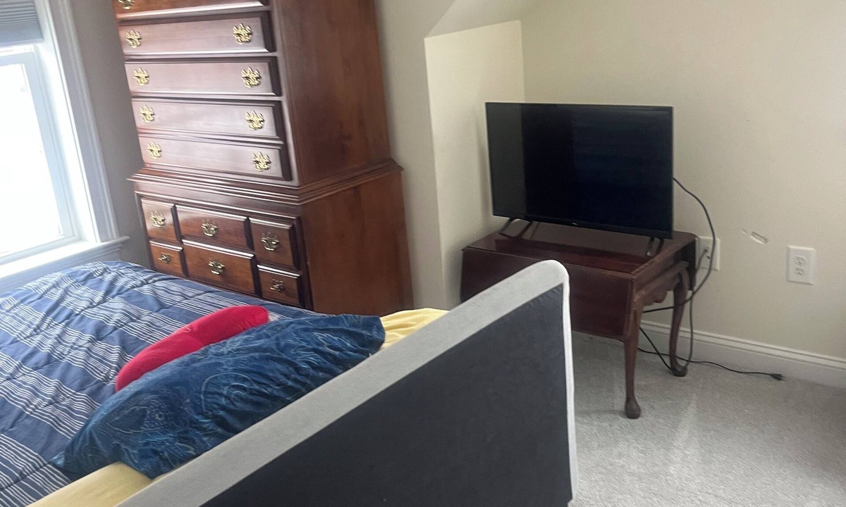 Woburn House | Perfect 4-bedroom townhome with AC in beautiful Woburn