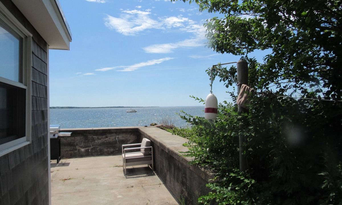 Fairhaven House | Perfect bay side Beach cottage right on the beach