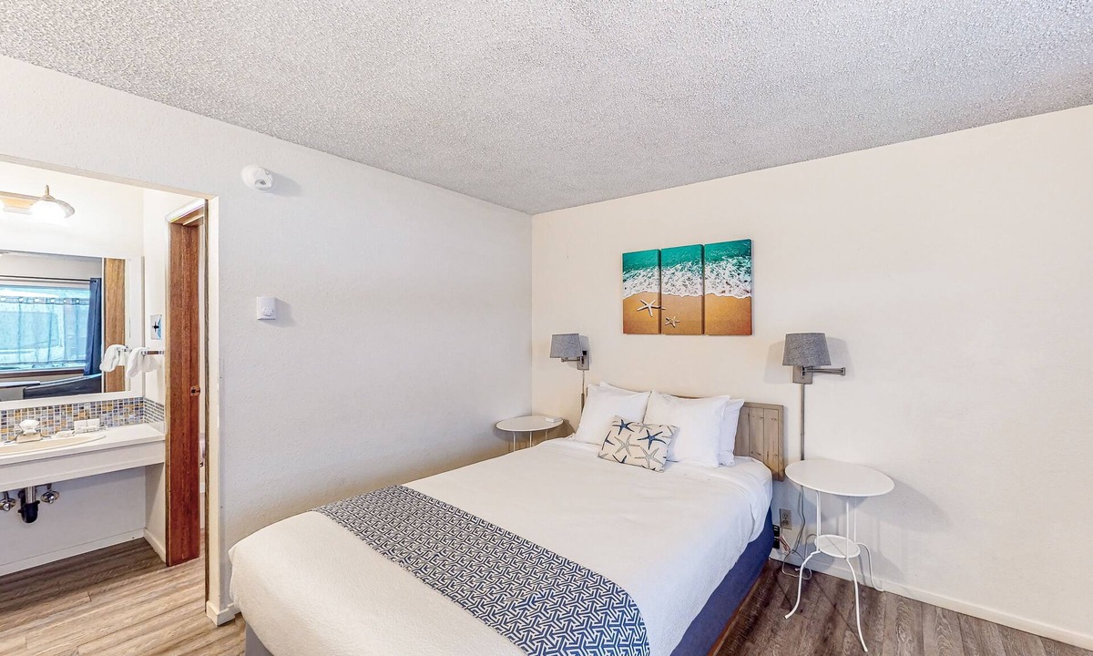 Bandon House | Perfect beach room with fast WiFI - walk to Old Town shops & eateries