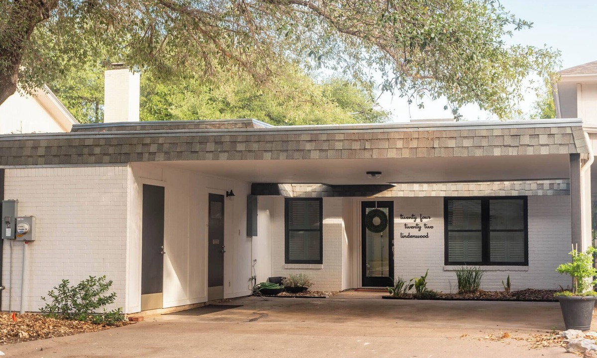 San Angelo House | Perfect blend of style and serenity in this 3-br, 2-bath bungalow guest house.