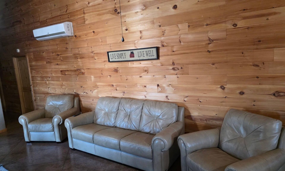 Pineville Cabin | Perfect cabin setting near Elk River - Unit A