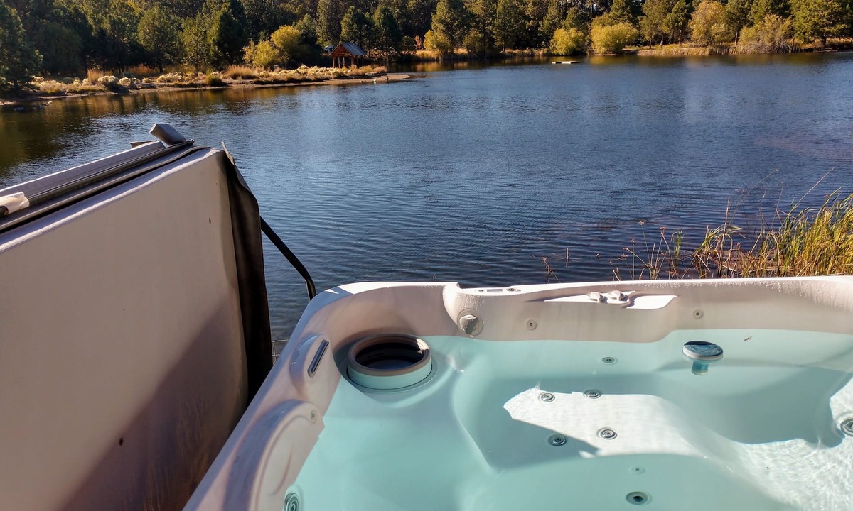 Deschutes River Woods Cottage | Perfect couples get away home with Private Hot Tub
