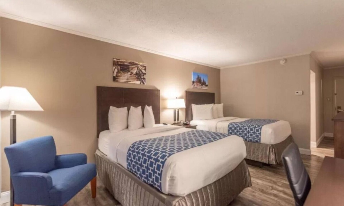 Bethlehem House | Perfect Escape! Swimming Pool, Nightclub, Near Allentown Art Museum!